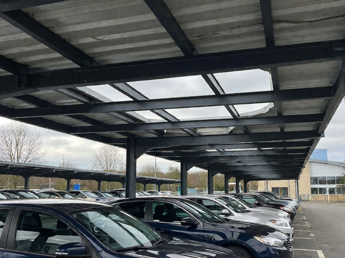 Wiata stalowa nad parkingiem – konstrukcja ocynkowana